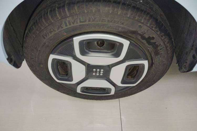 Used Dongfeng Fengon MINIEV 2022 Shishi Style Luxury Version Left Front Wheel Hub