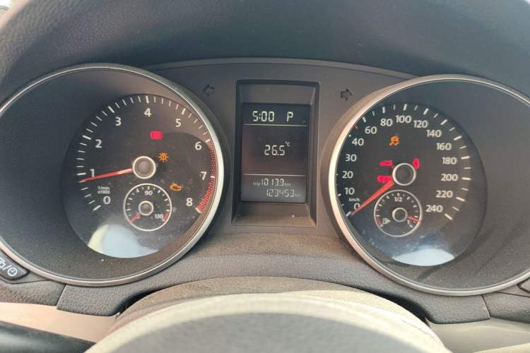 Used Volkswagen Golf 2012 1.6L Automatic Fashion Model Instrument Cluster