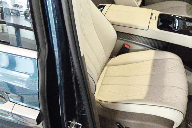 Used Denza D9 2022 DM-i 970 Four-Wheel Drive Flagship Model
