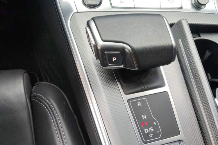 Used Audi A6L 2023 40 TFSI Luxury Dynamic Model Gear Lever