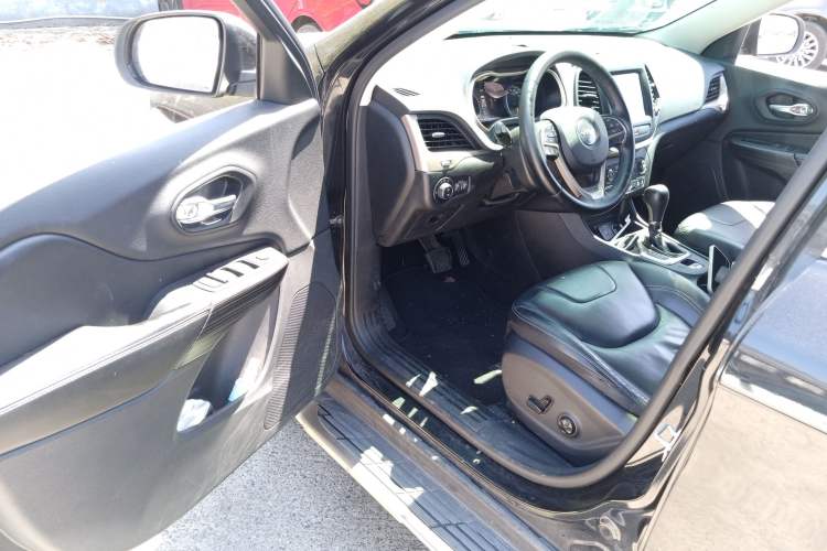 Used Jeep Cherokee 2016 2.4L Leading Smart Version Driver Seat