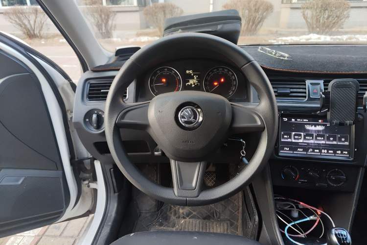 Used Skoda Rapid Spaceback 2016 Revised Version 1.4L Manual Front-Drive Edition