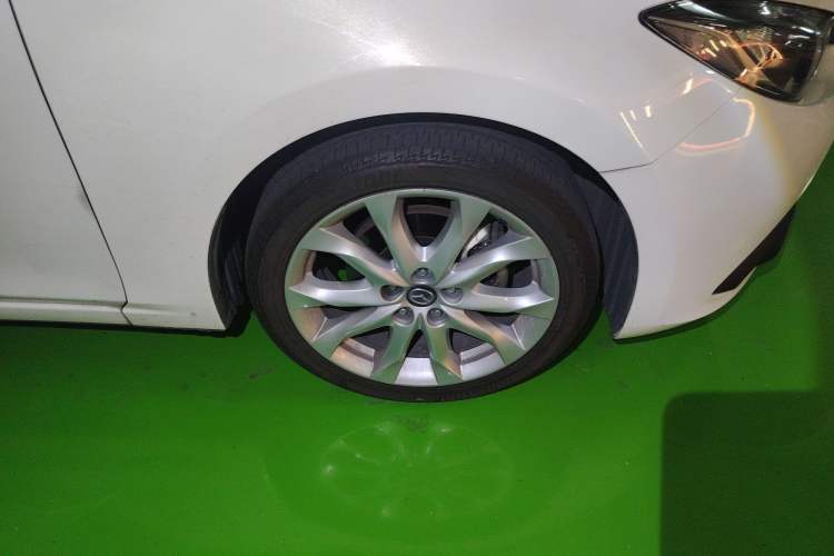 Used Mazda 3 Axela 2014 Sedan 2.0L Automatic Sport Model
