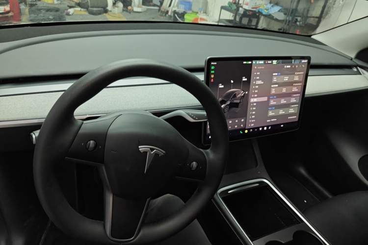 Used Tesla Model Y 2024 Rear-Wheel-Drive Version Center Console