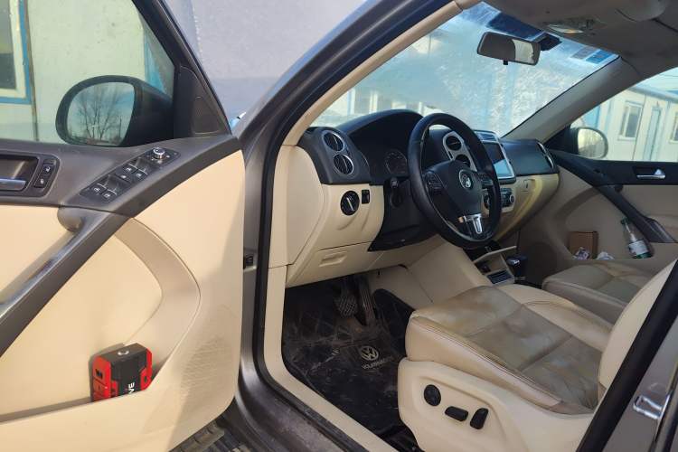 Used Volkswagen Tiguan 2010 2.0 TSI Automatic All-Wheel-Drive Elite Edition Driver Seat