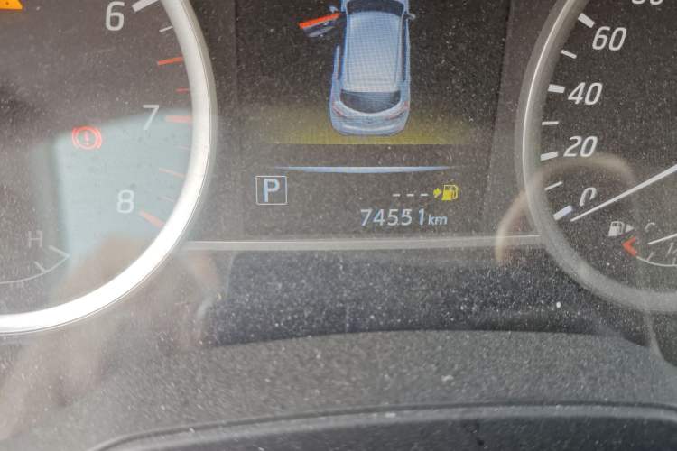 Used Nissan Tiida 2016 1.6L CVT Smart Drive Edition Odometer Close Up