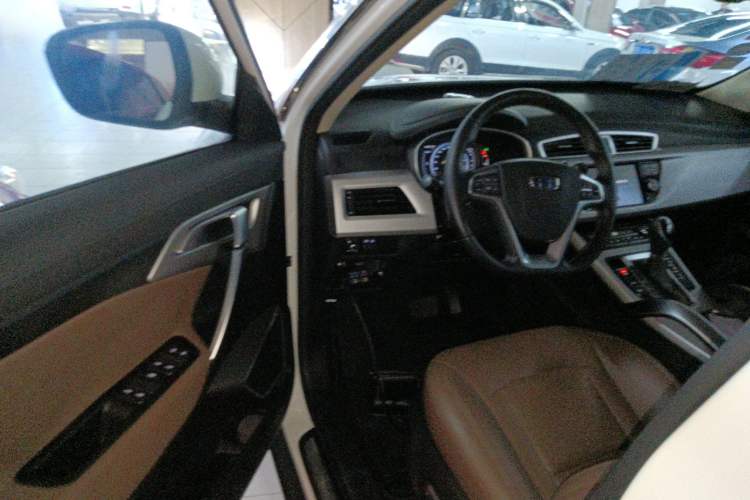 Used Geely Auto Emgrand X7 Sport 2016 1.8TD Automatic ZhiZun Version
