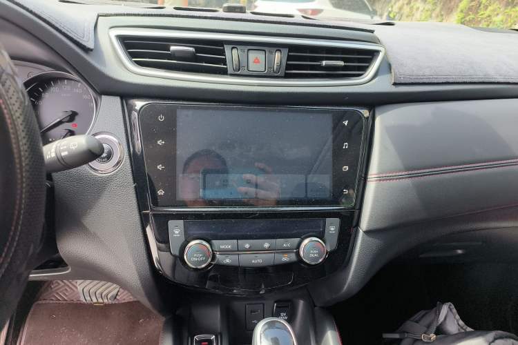 Used Nissan Qashqai 2022 2.0L CVT XV Premier Luxury Edition Audio And AC Panel