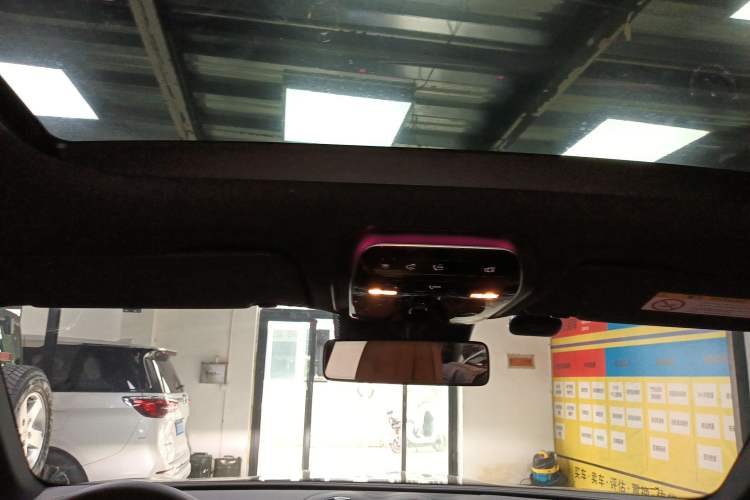 Used Mercedes-Benz GLC 2024 Facelifted GLC 260 L 4MATIC Luxury Version 5 Seats