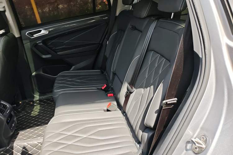 Used Volkswagen Tiguan L 2022 330TSI Automatic Two-Wheel Drive R-Line Enhanced Edition Left Rear Seat