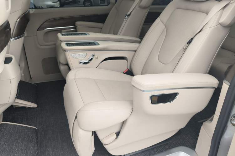 Used Mercedes-Benz V-Class 2022 V 260 L Long-wheelbase Luxury Edition Left Rear Seat