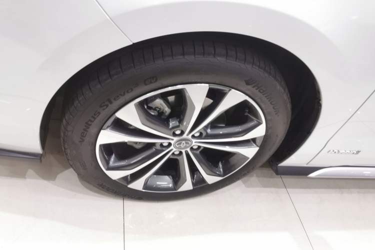 Used Toyota Granvia 2023 2.5L Hybrid Flagship VIP Edition