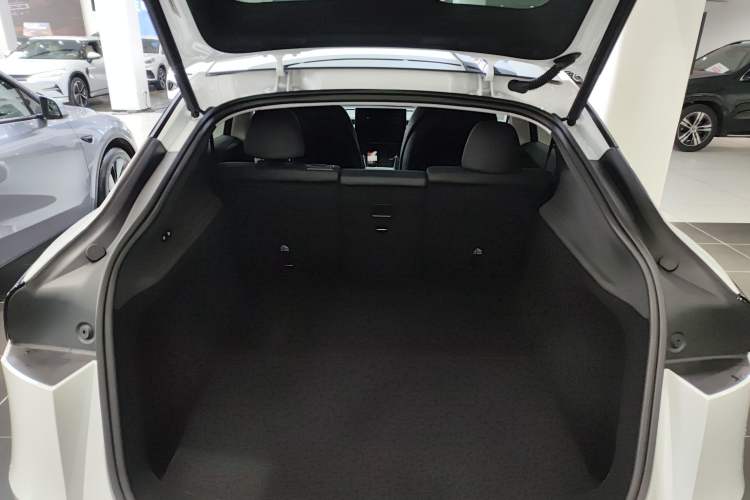 Used Tesla Model Y 2025 Rear-Wheel-Drive Version Trunk