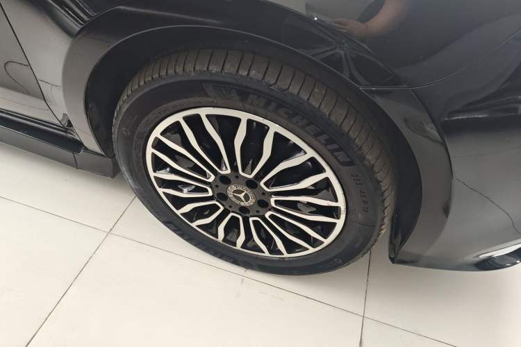 Used Mercedes-Benz Vito 2018 2.0T Business Version China VI Emission Standard Right Front Wheel Hub