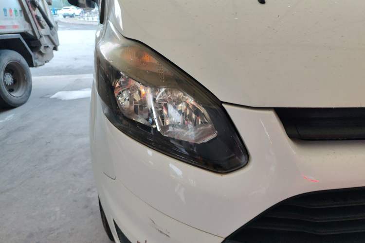 Used Ford Transit 2017 2.0T Diesel Multi-Function Commercial Vehicle Short Wheelbase Mid-Roof China V Standard Right Front Headlight