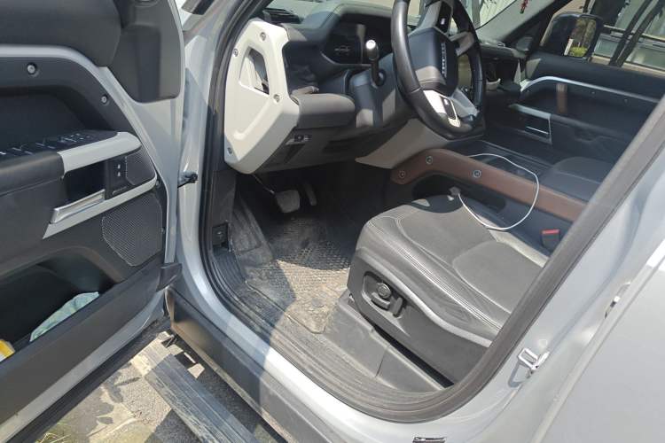 Used Land Rover Defender 2023 Facelift 110 3.0T P400 Dark Edition