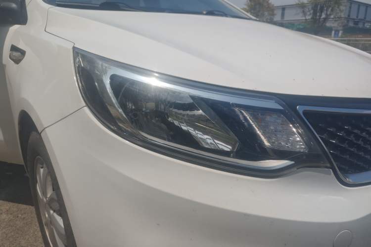 Used Kia K2 2015 Sedan 1.4L Automatic GLS Right Front Headlight