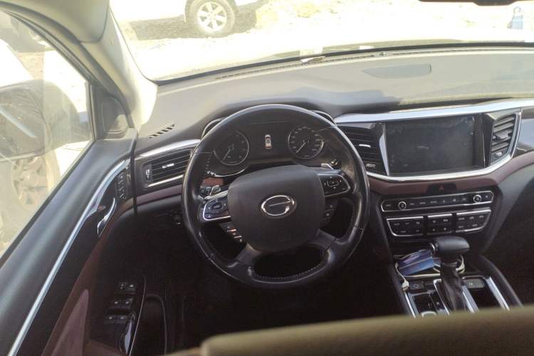 Used GAC Trumpchi GS8 2017 320T Two-Wheel Drive Luxury Smart Connectivity Version (7 Seats)
