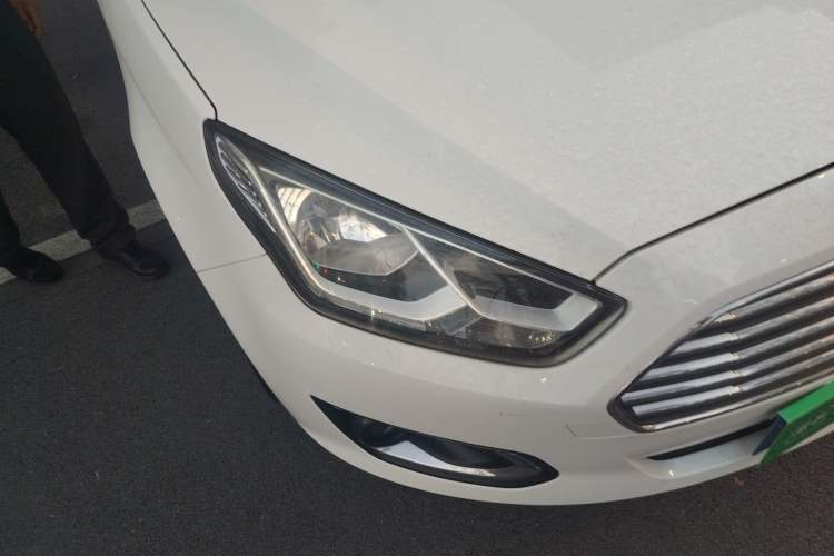 Used Ford Escort 2015 1.5L Automatic Fashion Model