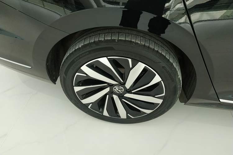 Used Volkswagen Passat 2023 Revised 330TSI Elite Edition Right Rear Wheel Hub