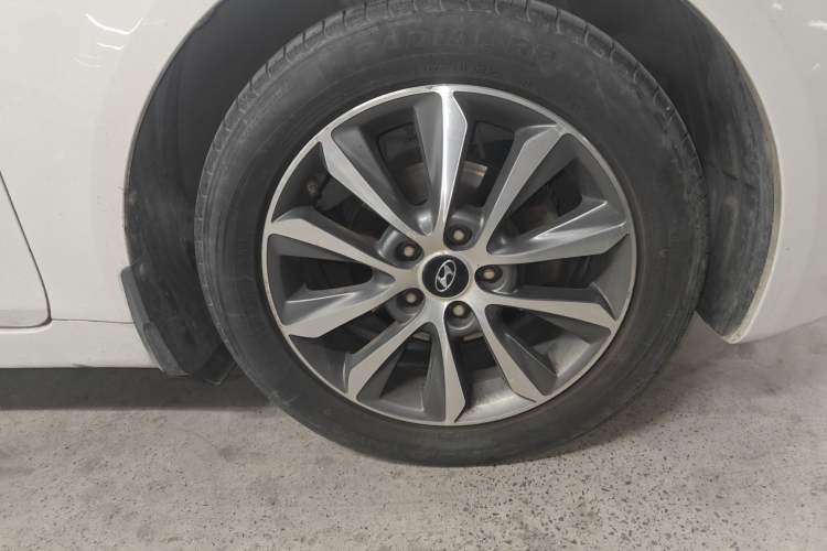 Used Hyundai Sonata 2013 2.4L Automatic Leading Edition China IV Standard Right Front Wheel Hub