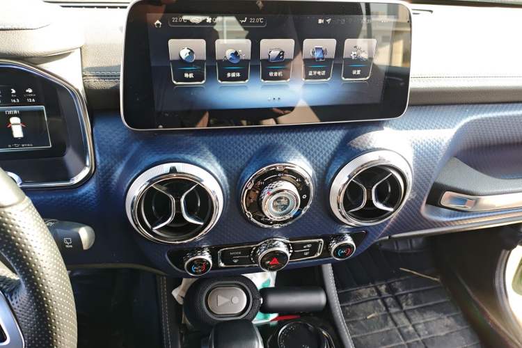 Used BAIC Off-Road BJ40 2018 PLUS 2.3T Automatic Four-Wheel Drive Flagship Version China V Emission Standard Audio And AC Panel