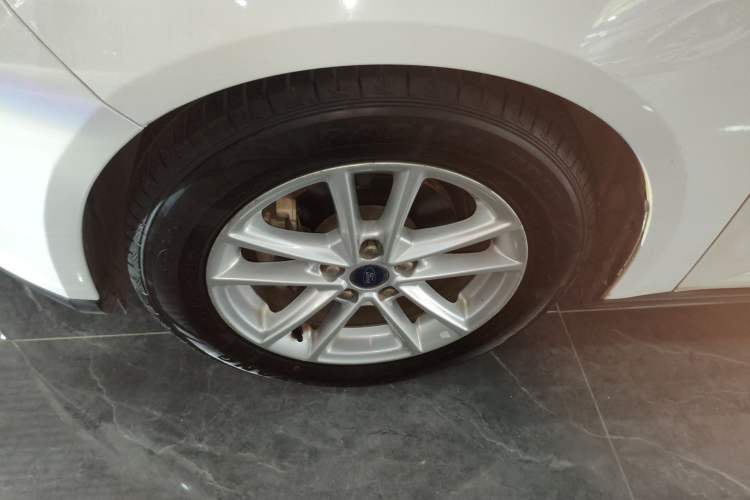 Used Ford Focus 2017 Hatchback EcoBoost 180 Automatic Elite Model Left Front Wheel Hub