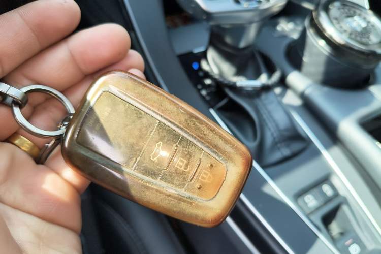 Used Toyota Avalon 2019 2.0L Luxury Edition China VI Standard Vehicle Key