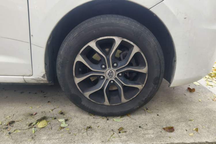 Used CHANGAN KAICHENG Oushang A600 2016 1.5L Manual Luxury 7-Seater Right Front Wheel Hub