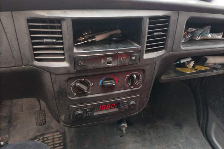 Used Wuling Zhiguang 2020 1.2L Practical Model China VI LSI Audio And AC Panel