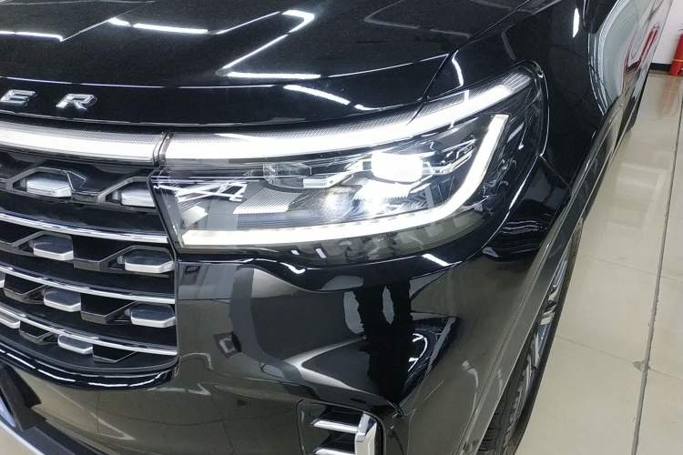 Used Ford Explorer 2023 EcoBoost 285 Four-Wheel Drive Titanium Edition 6 Seats