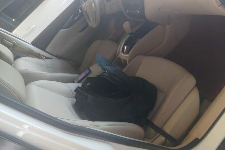 Used Nissan X-Trail 2014 2.5L CVT Luxury Edition 4WD Right Front Seat