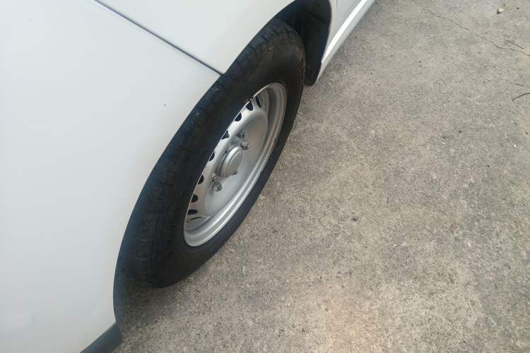 Used Wuling Yangguang 2024 300km Range Practical Window-Sealed Version 60kW Exterior 4