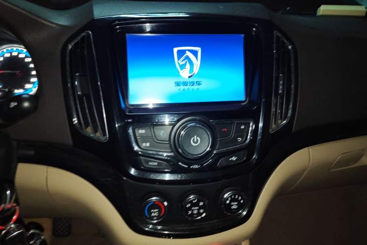 Used Baojun 730 2014 1.5L manual Comfort version 7 seats
