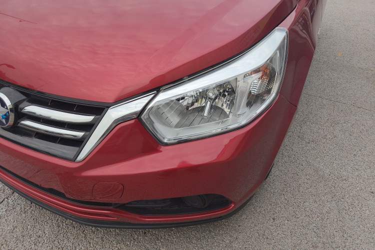 Used Venucia R50 2015 1.6L Automatic Fashion Edition
