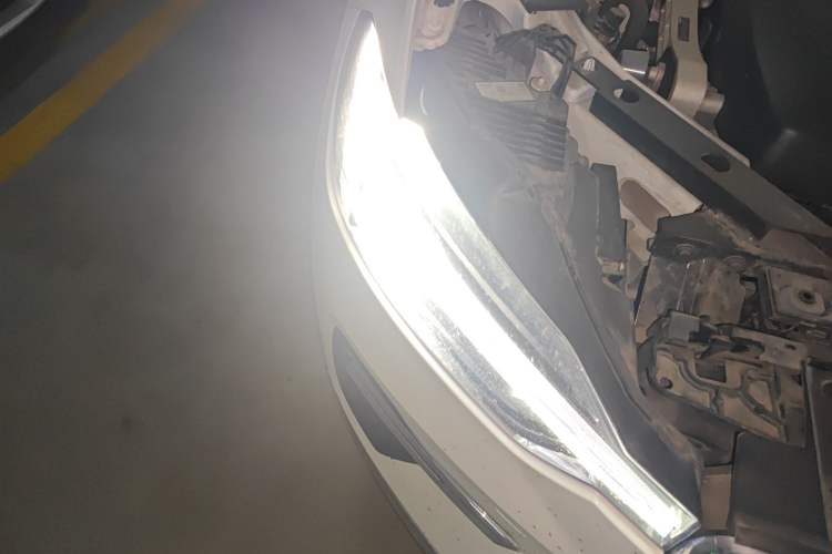 Used Volvo XC60 New Energy 2023 T8 Plug-in Hybrid Long-Range All-Wheel Drive Smart & Dynamic Enjoyment Edition Right Front Headlight