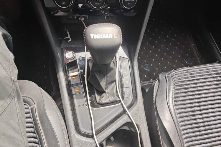 Used Volkswagen Tiguan L 2019 Restyled 330TSI Automatic Two-Wheel Drive R-Line Flagship Version China VI Standard