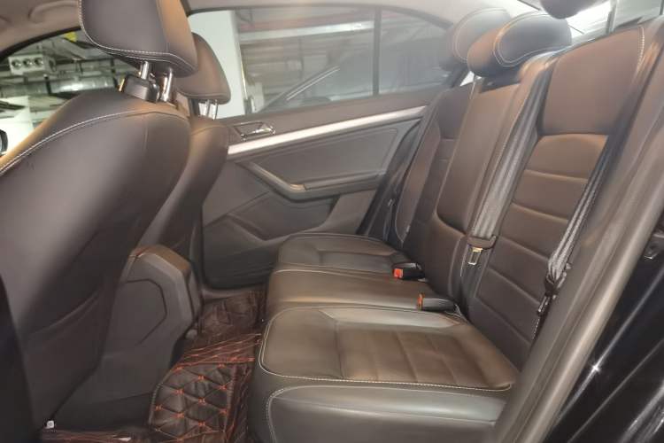 Used Volkswagen Lavida 2017 1.6L Automatic Comfort Edition
