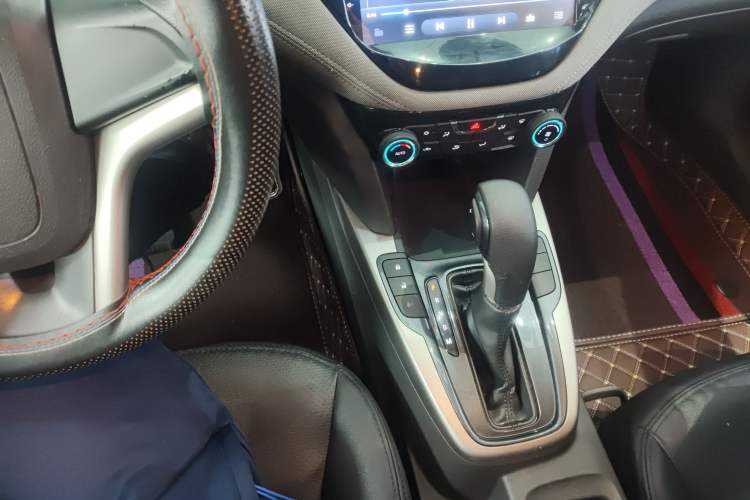 Used Chevrolet Malibu 2016 1.6T Automatic Comfort Edition Gear Lever