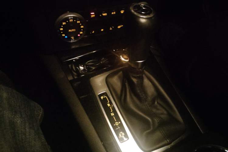 Used Mercedes-Benz GLK-Class 2011 GLK 300 4MATIC Dynamic Model Gear Lever