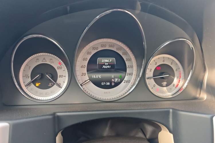 Used Mercedes-Benz GLK-Class 2013 GLK 300 4MATIC Dynamic Sunroof Model