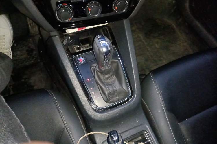 Used Volkswagen Sagitar 2018 1.6L Automatic Comfort Model Gear Lever