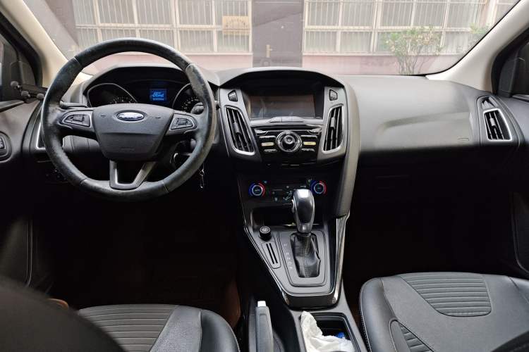 Used Ford Focus 2015 Hatchback 1.6L Automatic Fashion Edition
