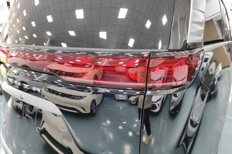 Used Denza D9 2023 DM-i 965 Luxury Model