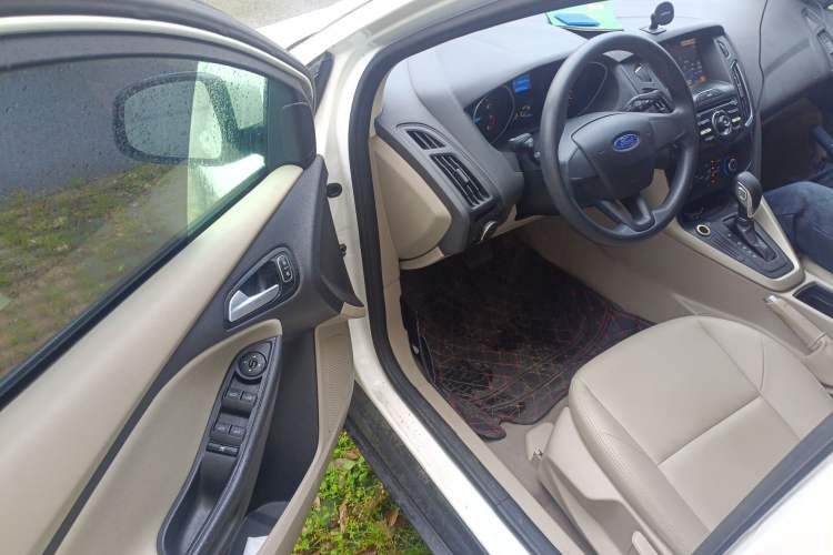 Used Ford Focus 2015 Sedan 1.6L Automatic Comfort Model Driver Seat