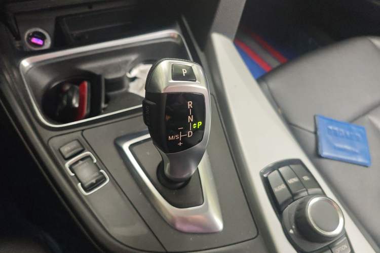 Used BMW 3 Series 2013 320i Sport Edition Gear Lever