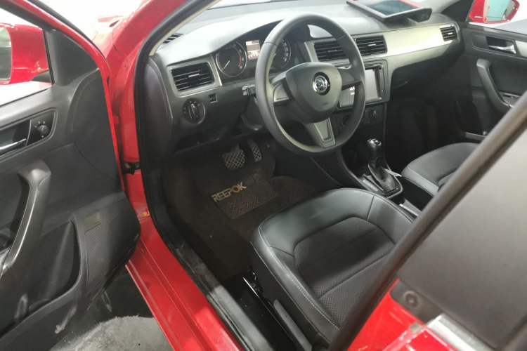 Used Skoda Rapid Spaceback 2016 Revised 1.6L Automatic Chuanxing Version
