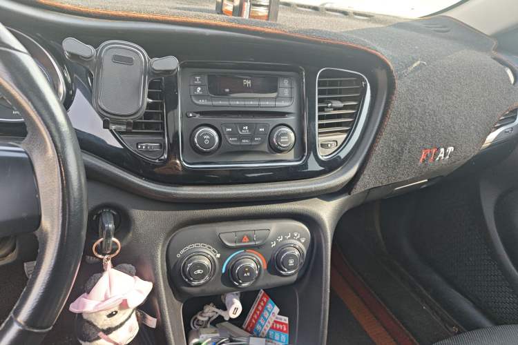 Used Fiat Viaggio 2014 1.4T Manual Jingxiang Edition Audio And AC Panel