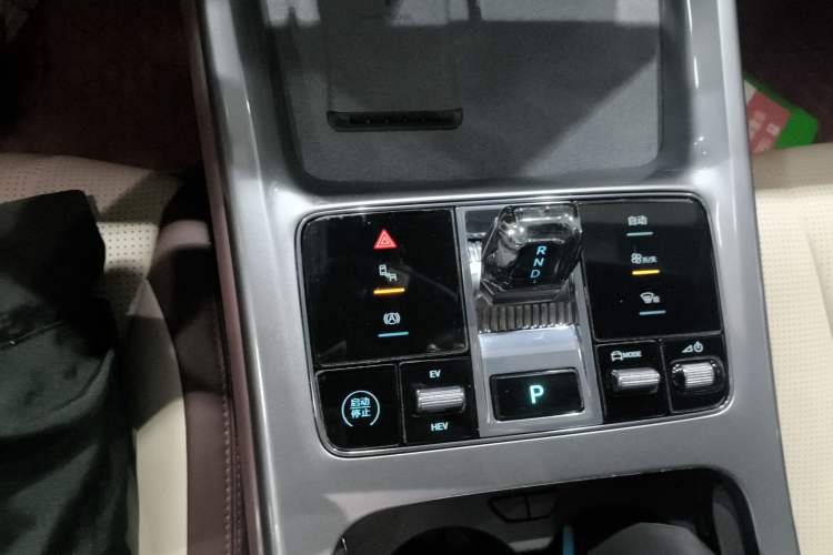 Used BYD Seal 2024 HONOR Edition DM-i 1.5L 121km Prestige Model Gear Lever