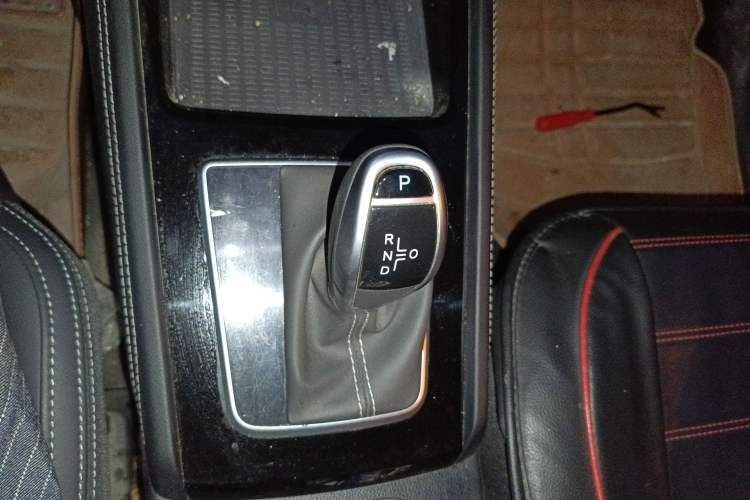 Used BYD Song 2021 Classic Edition 1.5T Automatic Elite Model Gear Lever